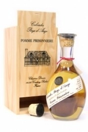Calvados Pays d'Auge Pomme Prisonniere, wooden box, 1 л / Кальвадос дю Пэй д'Ож Помме Призонье, в деревянной коробке, 1 литр